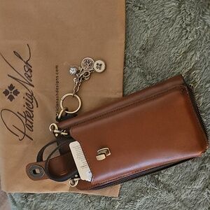 NWOT Patricia Nash Amalia Leather Phone Crossbody with Charm and Wristlet